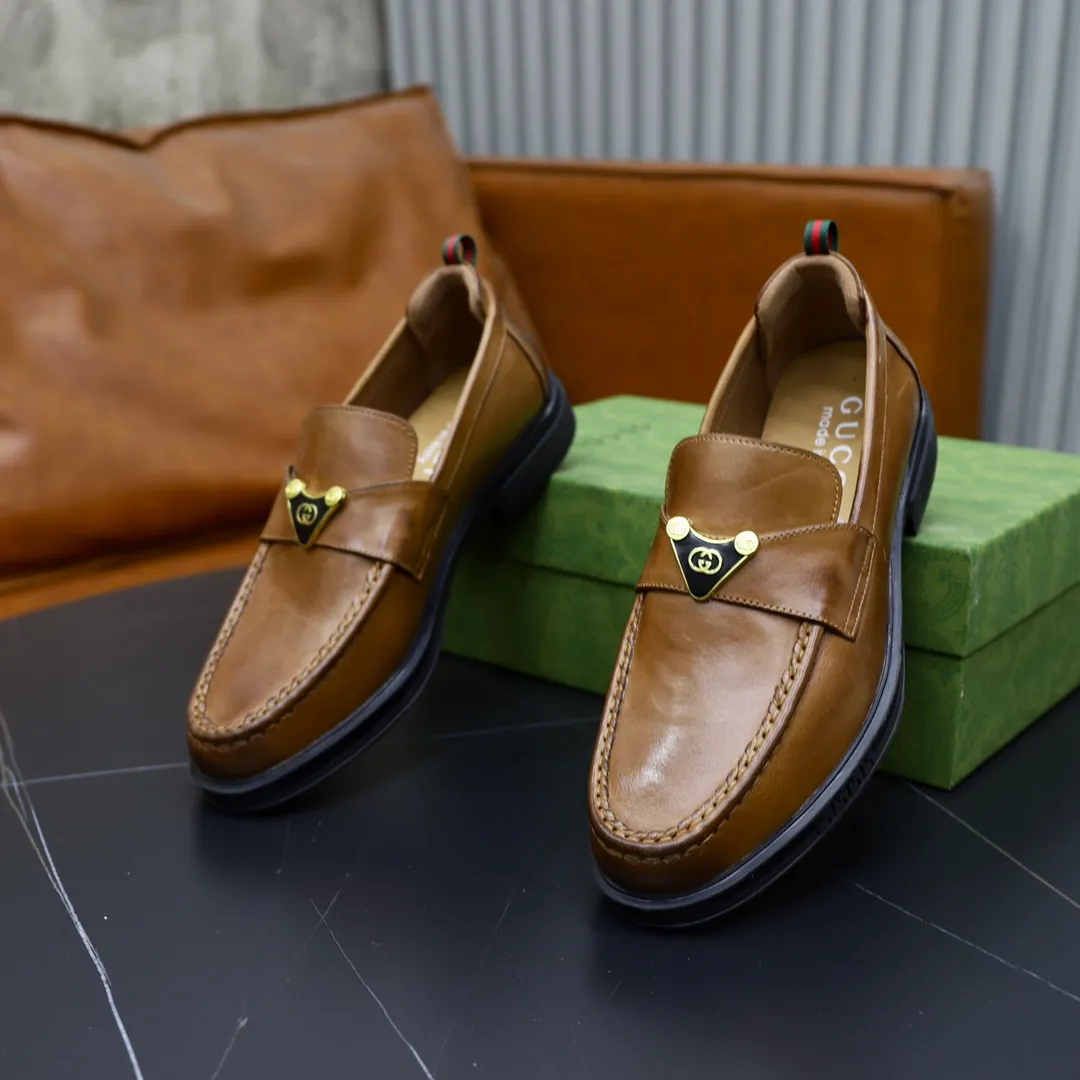 Men's shoes: 250🙅‍♂️🙅‍♂️🙅‍♂️Niuli Brand: GUCCI Size: 38-44 (45 can be customized) Level: Counter classic Material: Original soft cowhide upper Comfortable cowhide lining Original lightweight outsole Style category: Business casual footwear Driving leather shoes Color: Actual picture color